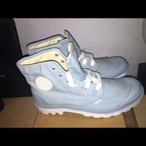 Blanc Hi Palladium Boots size 9 1/2 men & 11 women